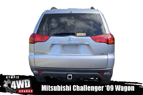 Mitsubishi Challenger 4x4 Wrecking now - Image 6